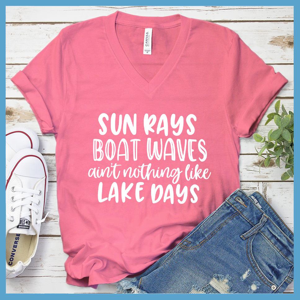 Sun Rays Boat Waves V-neck
